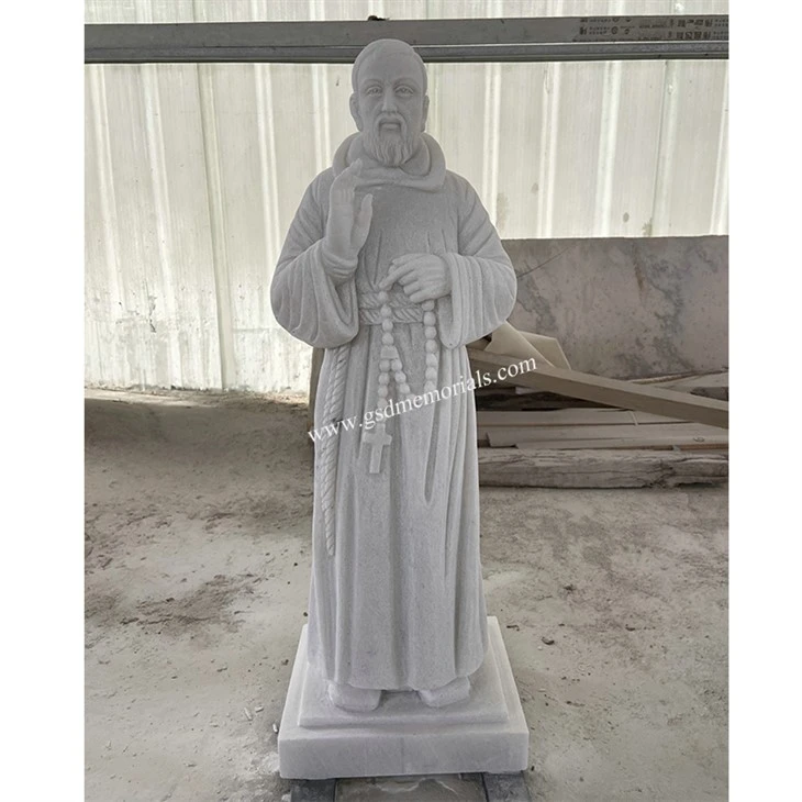 Statua in marmo di San Pio