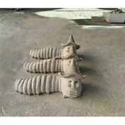 Scultura a verme all'aperto in granito